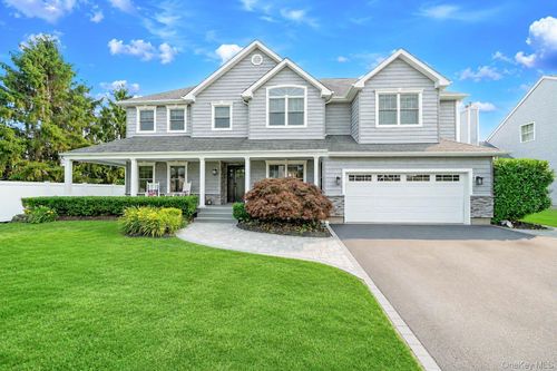 70 Summerfield Dr, Holtsville, NY, 11742-2512 | Card Image