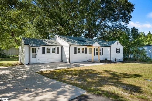 107 Stevenson Dr, Belton, SC, 29627-1607 | Card Image
