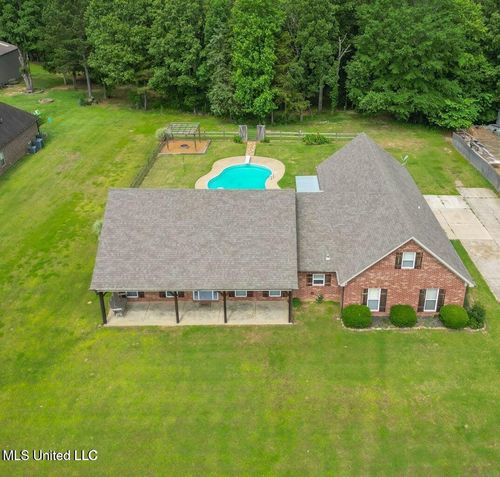 367 Byhalia Creek Farms Rd W, Byhalia, MS, 38611-7058 | Card Image