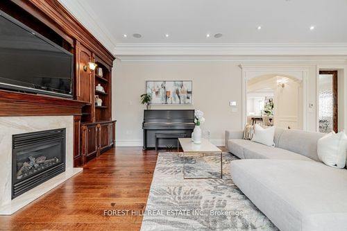139 Beechwood Ave, North York, ON, M2L1J9 | Card Image