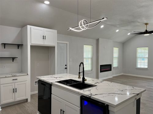 1320 E 3rd Ave, Corsicana, TX, 75110-4721 | Card Image