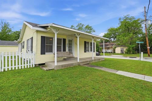 402 3rd St, Humble, TX, 77338-3833 | Card Image