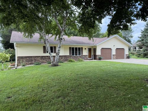 421 12th Ave Ne, Sibley, IA, 51249-1120 | Card Image