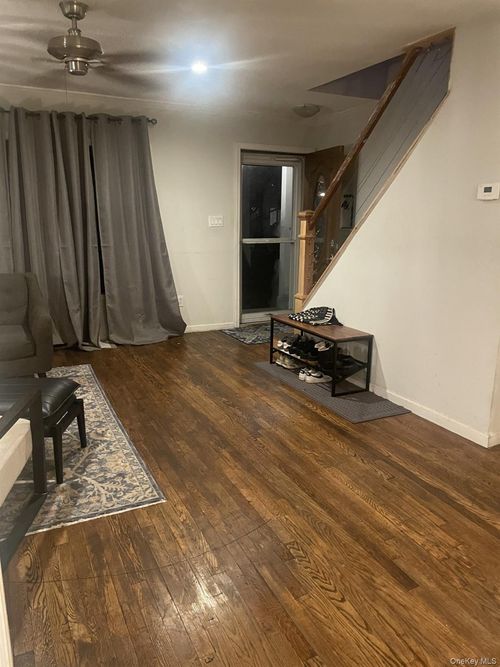 34 Virginia Ave, Plainview, NY, 11803-3436 | Card Image