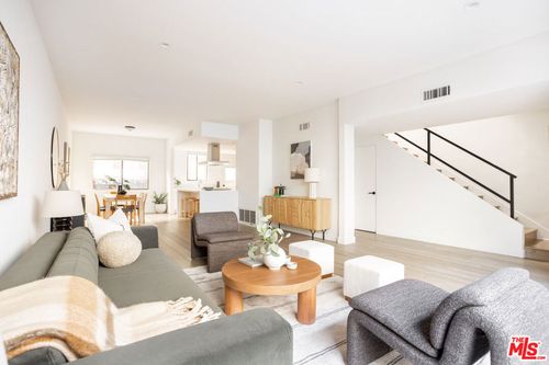 4-1823 N Fuller Ave, Los Angeles, CA, 90036-2811 | Card Image