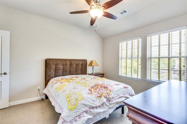 1st bedroom upstair with jack and jill style bathroom. | Image 20