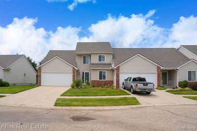 2087 W Ridge Drive, Condo with 3 bedrooms, 3 bathrooms and null parking in Davison Twp MI | Image 2