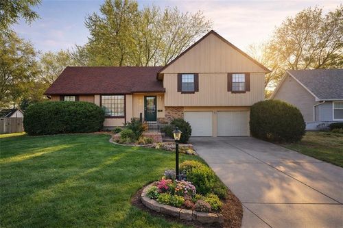 7615 W 95th St, Overland Park, KS, 66212-2205 | Card Image