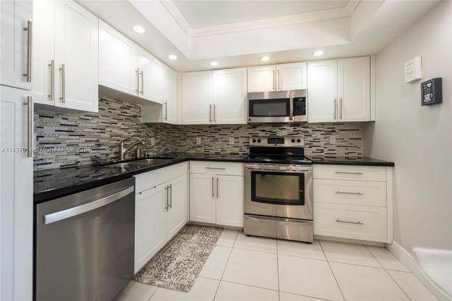 APT-202 - 625 Oaks Dr, Condo with 3 bedrooms, 3 bathrooms and null parking in Pompano Beach FL | Image 11