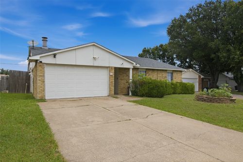 6941 Glendale Dr, North Richland Hills, TX, 76182-4915 | Card Image