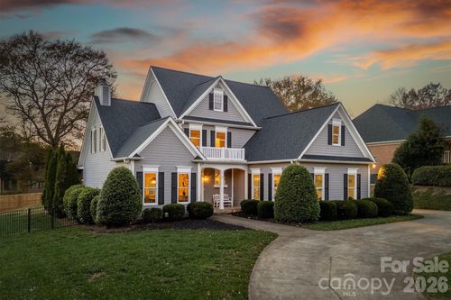 1019 10th Street Ln Nw, Hickory, NC, 28601-3580 | Card Image