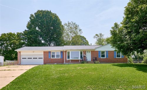 10900 Saint Boniface Ln, Saint Ann, MO, 63074-2608 | Card Image