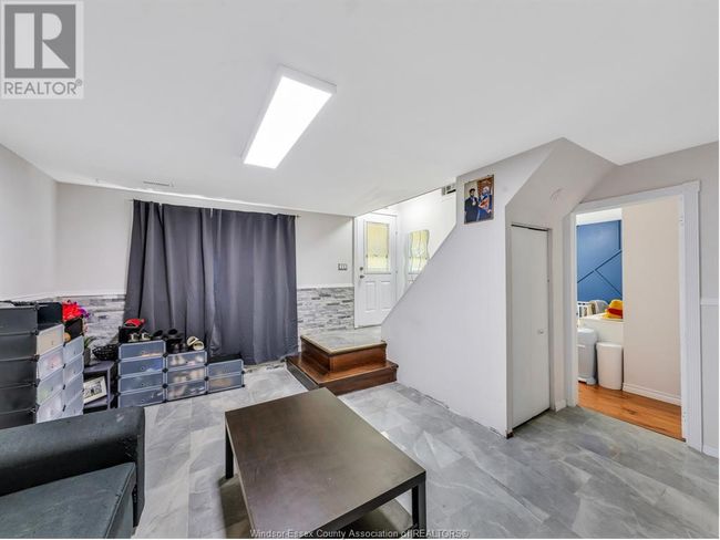 10670 Lambeth Rd, House other with 3 bedrooms, 2 bathrooms and null parking in Windsor ON | Image 10