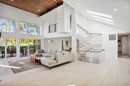 2887 Deerfield Rd, Sag Harbor, NY, 11963-2024 | Card Image