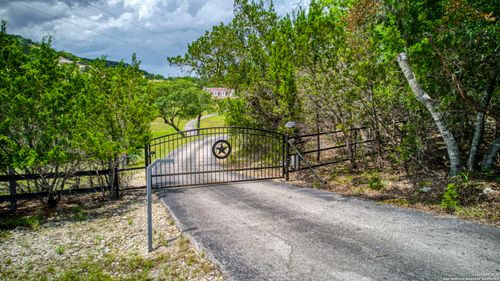 108 Mountain Vw, Boerne, TX, 78006-6228 | Card Image