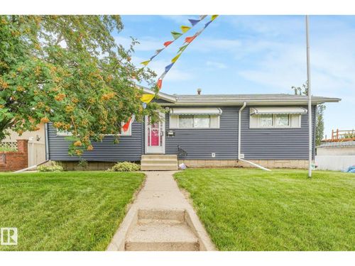 8712 137 Ave Nw, Edmonton, AB, T5E1Y4 | Card Image