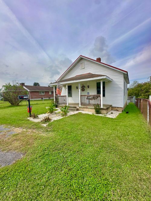 1112 N Rockbridge Ave, Covington, VA, 24426-1139 | Card Image
