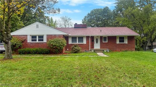 230 Deer Trail Ave, Canfield, OH, 44406-1019 | Card Image