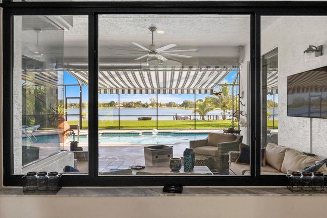 4557 Hunting Trl, House other with 5 bedrooms, 4 bathrooms and null parking in Lake Worth FL | Image 4