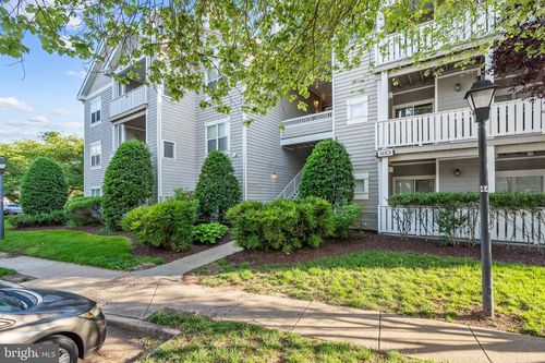 apt-36-14301 Grape Holly Grv, CENTREVILLE, VA, 20121-5833 | Card Image