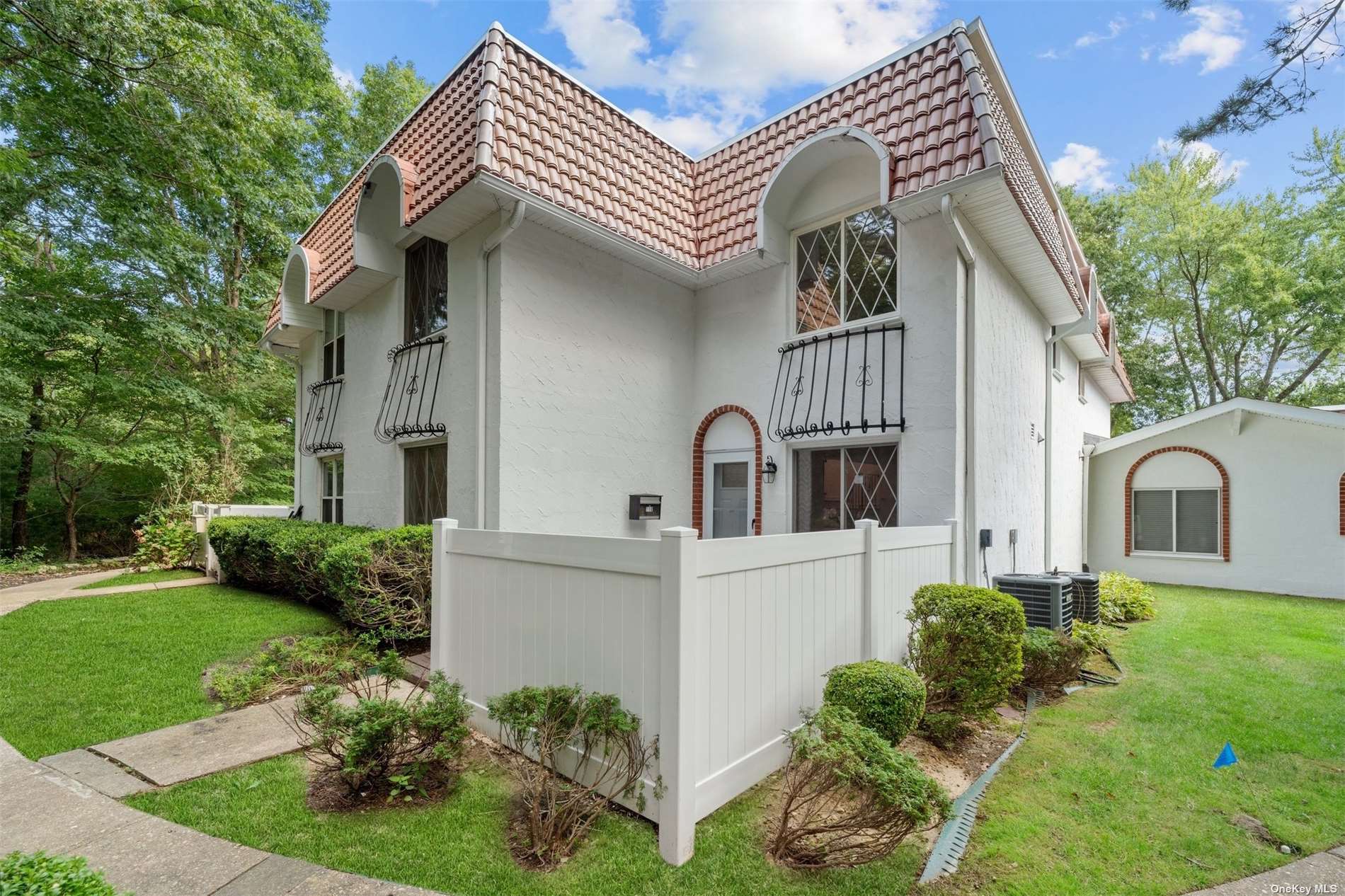 Daryl Dr, Medford, NY 11763