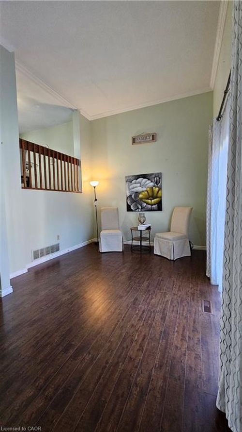 135-51 Paulander Dr, Kitchener, ON, N2M5E5 | Card Image