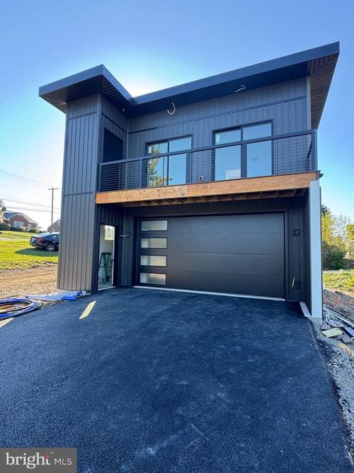 6586 Town Dr, Saint Thomas, PA, 17252-9673 | Card Image