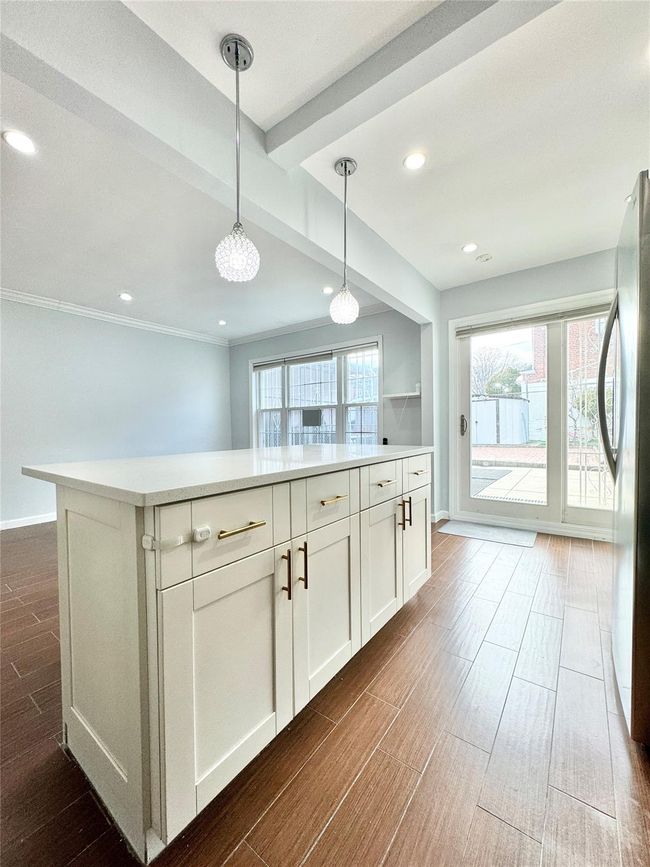 52 70 Th St, House other with 3 bedrooms, 2 bathrooms and 2 parking in Maspeth NY | Image 4