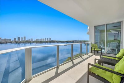 909 - 17111 Biscayne Blvd, Condo with 3 bedrooms, 3 bathrooms and null parking in North Miami Beach FL | Image 1