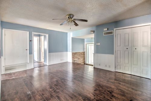 929 Dodson St, Gainesville, TX, 76240-5601 | Card Image