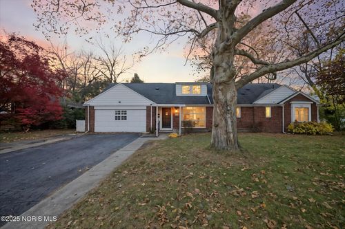 2513 Ashborne Pl, Ottawa Hills, OH, 43606-2411 | Card Image