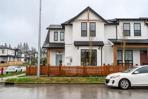 20484 76 Ave, Langley, BC, V2Y3S8 | Card Image