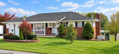 207 Meadow View Dr, Bridgeport, WV, 26330-1226 | Card Image
