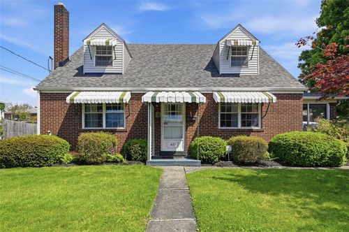 415 Elwyn Ave, Springdale, PA, 15144-1107 | Card Image