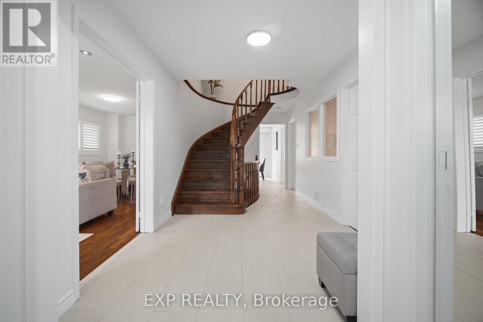 Residential in Vaughan (East Woodbridge) 5