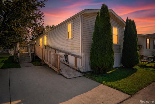 23467 Manor Rd N, New Boston, MI, 48164-9052 | Card Image
