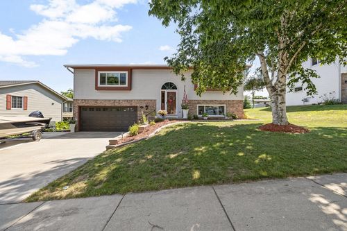 3217 Squire Lane, West Bend, WI, 53090 | Card Image