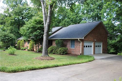 329 Laurel Street, Mount Airy, NC, 27030 | Card Image