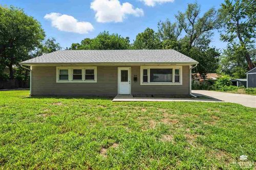 828 Cleary Ave, Junction City, KS, 66441-2116 | Card Image