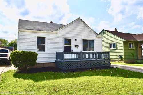 25515 Culver St, Saint Clair Shores, MI, 48081-3326 | Card Image