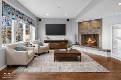 319 Flatrock Dr, Columbus, IN, 47201-4107 | Card Image