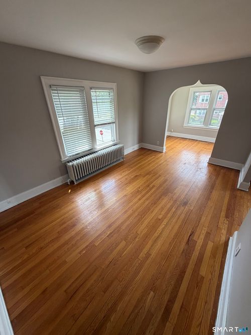 121 Cambridge St, West Hartford, CT, 06110-2306 | Card Image