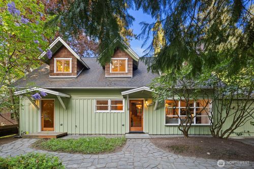 12746 10th Ave Ne, Seattle, WA, 98125-3917 | Card Image
