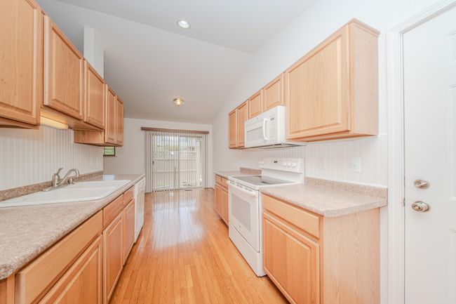 128 Commons Cir, Condo with 2 bedrooms, 2 bathrooms and null parking in Saline MI | Image 17