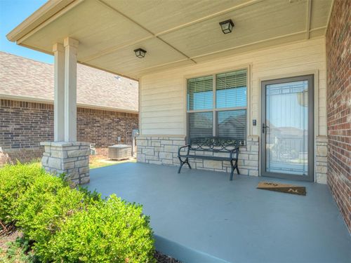 9040 Nw 142nd St, Yukon, OK, 73099-1355 | Card Image