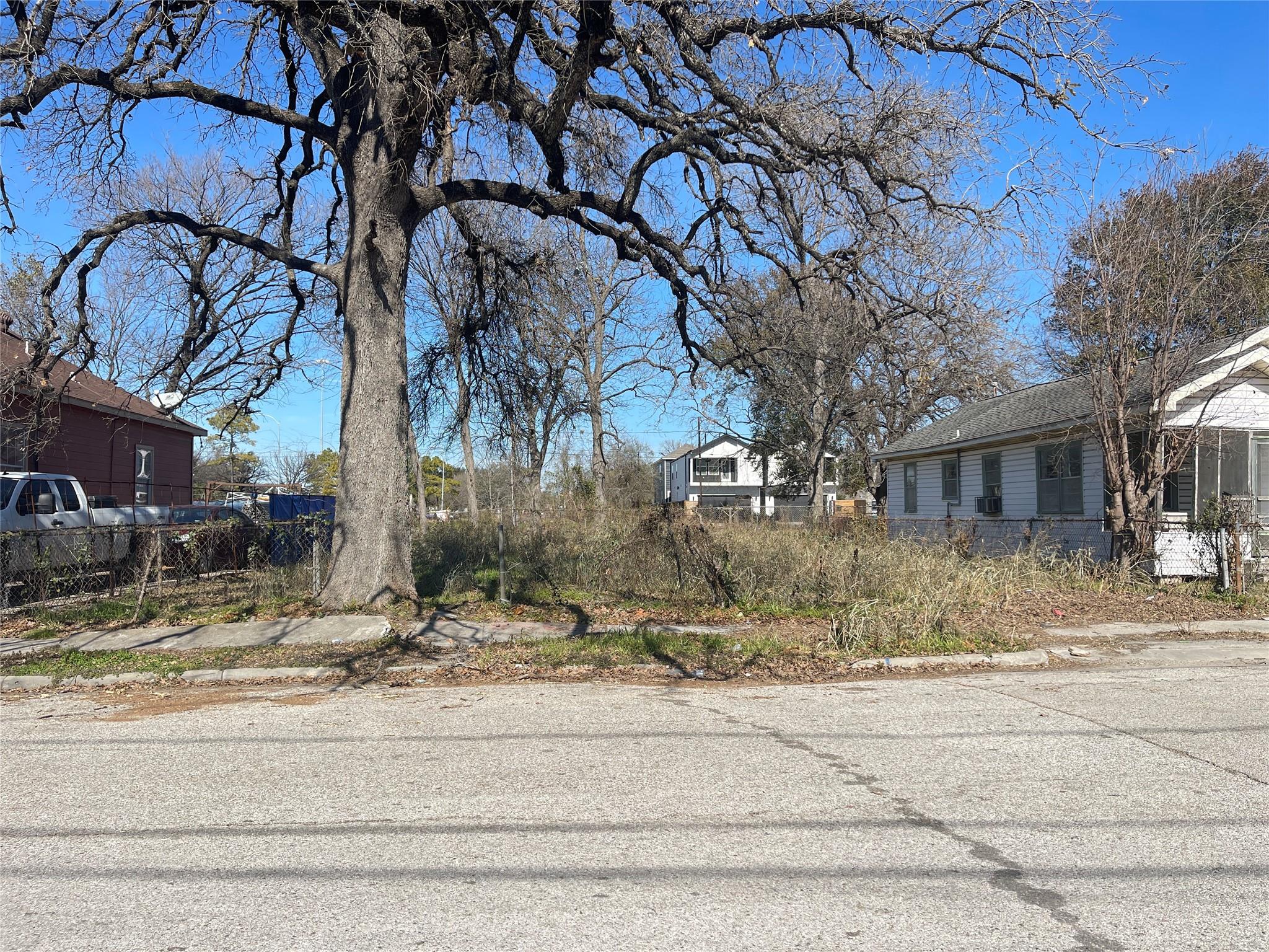 Land in Houston 3