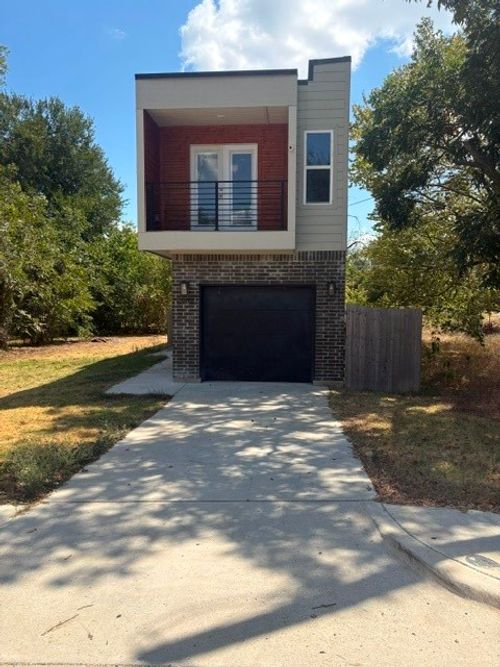 2432 Saint Clair Dr, Dallas, TX, 75215-5352 | Card Image