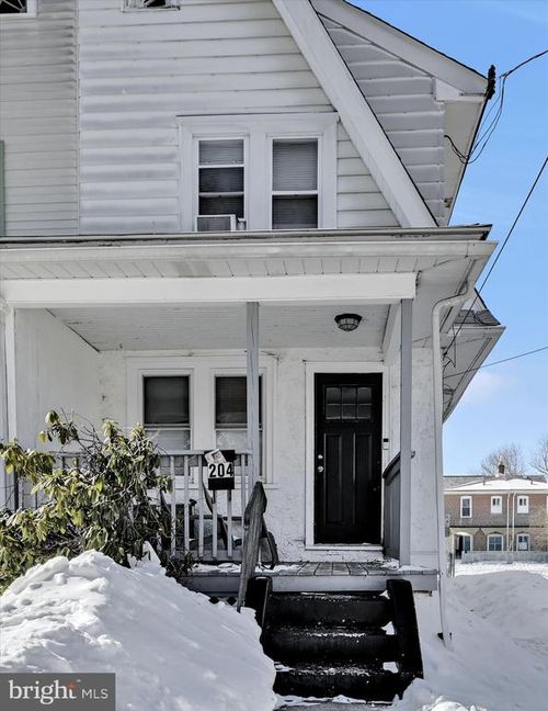 204 E Avon Rd, BROOKHAVEN, PA, 19015-3308 | Card Image