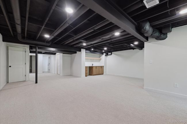 38-1105-Ivyglen-Cir-Bloomfield-Hills-MI-48304-WindowStill-47.jpg | Image 35