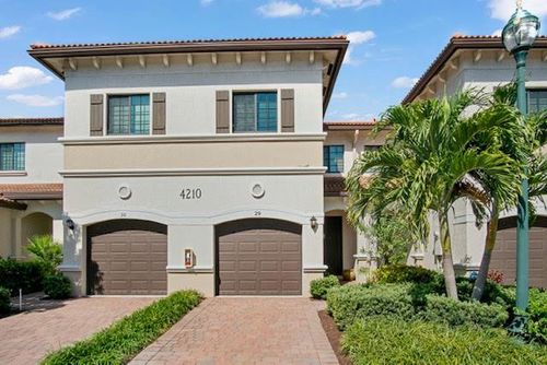29-4210 N Dixie Hwy, Oakland Park, FL, 33334-3851 | Card Image